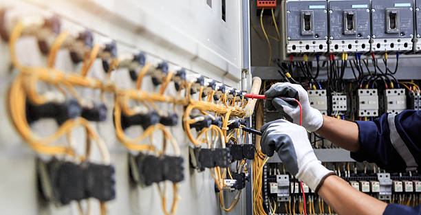 Professional Electrician technician working in Maplewood, MN